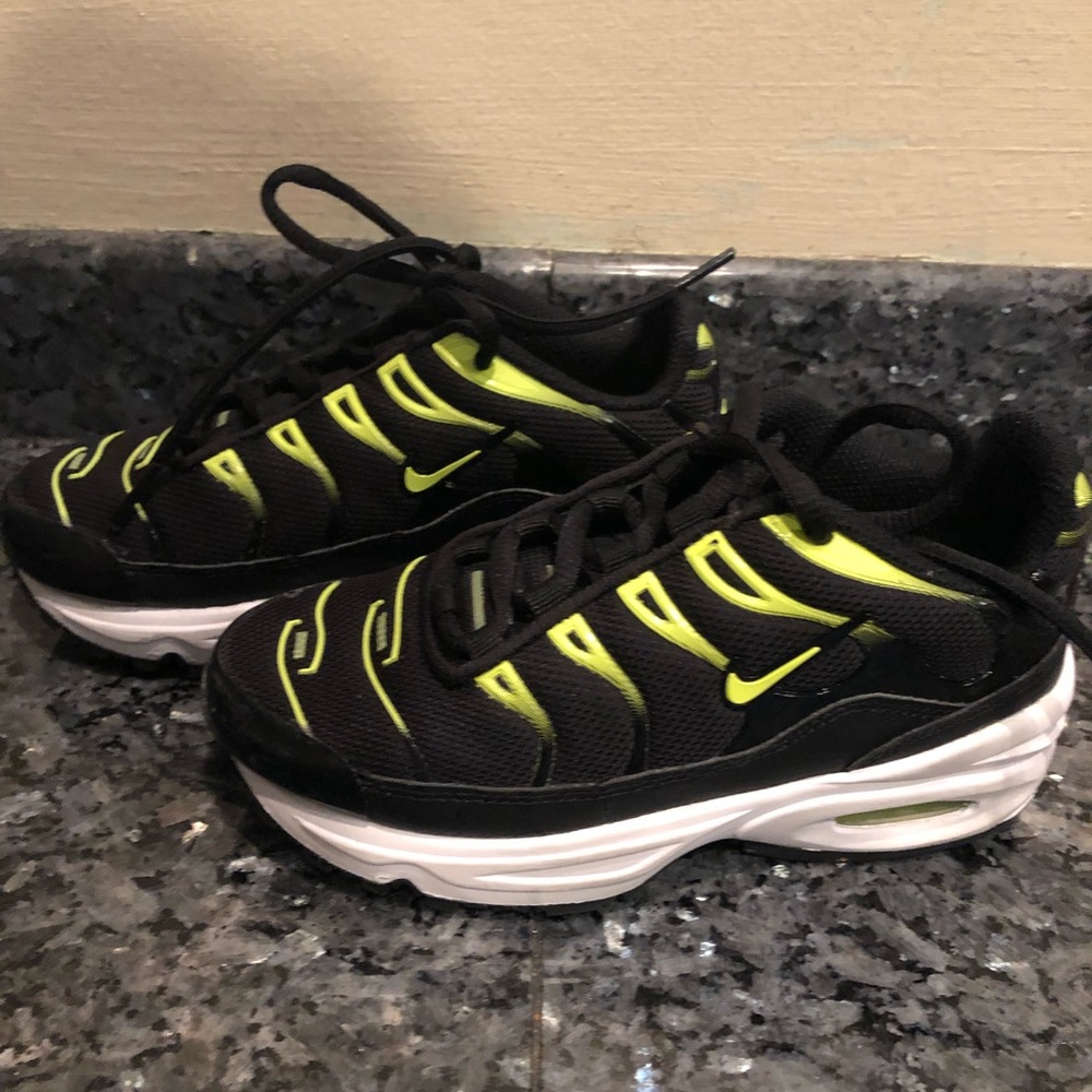 Boys sneakers